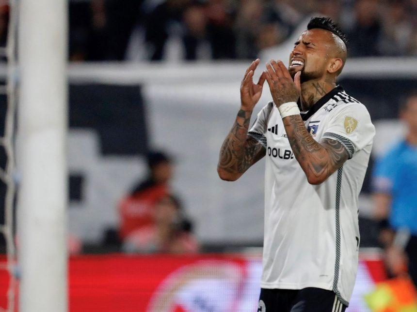 Arturo Vidal quiso chicanear a River por la cantidad de títulos que ganó pero las estadísticas dejaron en offside al crack de Colo-Colo