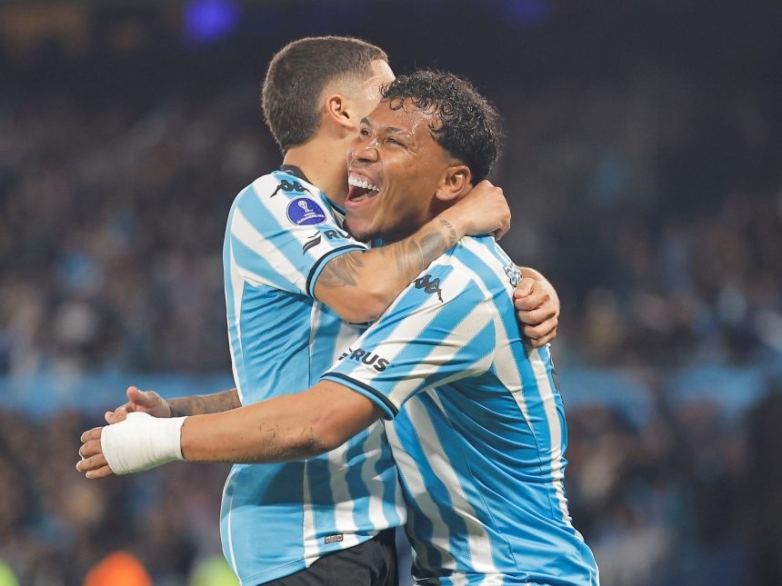 Racing, con un show de golazos, eliminó a Athletico Paranaense y sueña en grande en la Copa Sudamericana