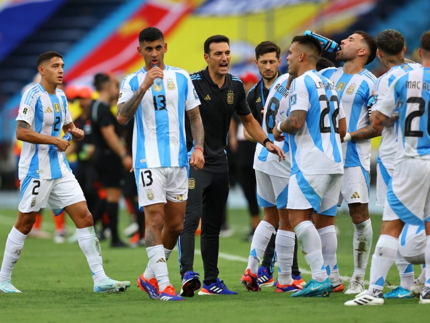 Scaloni dio la lista de la Selección Argentina para las Eliminatorias, con la vuelta de Messi, mucho recambio y sin Dibu Martínez