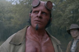 Hellboy: The Crooked Man es más terrorífica que de acción, pero es todo un disparate