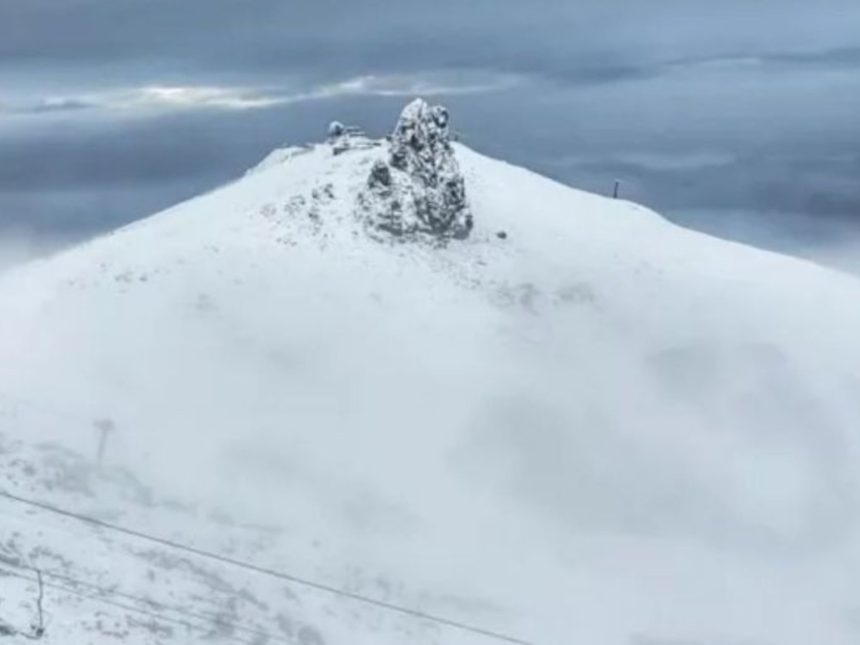 Una turista japonesa quiso escalar el Cerro Catedral cuando estaba cerrado: se desmayó y debieron rescatarla