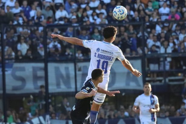 Godoy Cruz le ganó a Gimnasia en La Plata y busca su lugar en la próxima Libertadores