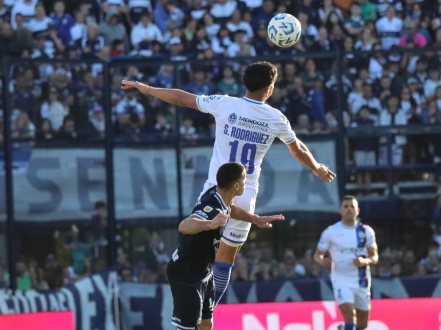 Godoy Cruz le ganó a Gimnasia en La Plata y busca su lugar en la próxima Libertadores