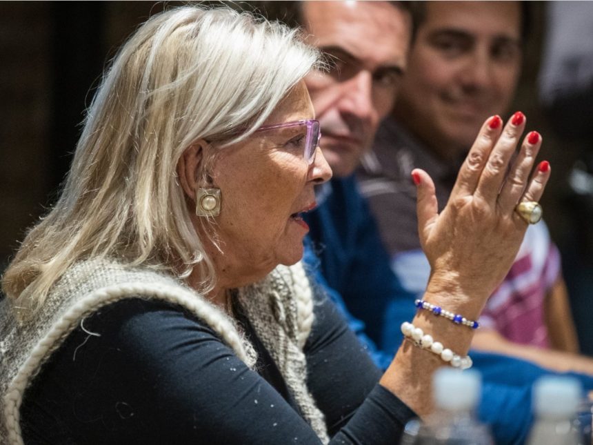 Elisa Carrió le pegó a Milei por el conflicto del Garrahan: «Más que motosierra, es un suicido colectivo»