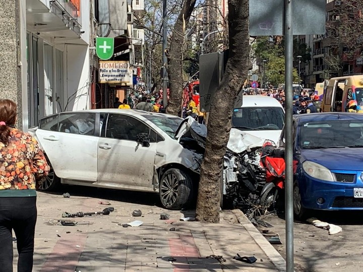 El Toyota Corolla involucrado en el accidente masivo en Córdoba. Foto: Pedro‍ Castillo / La Voz