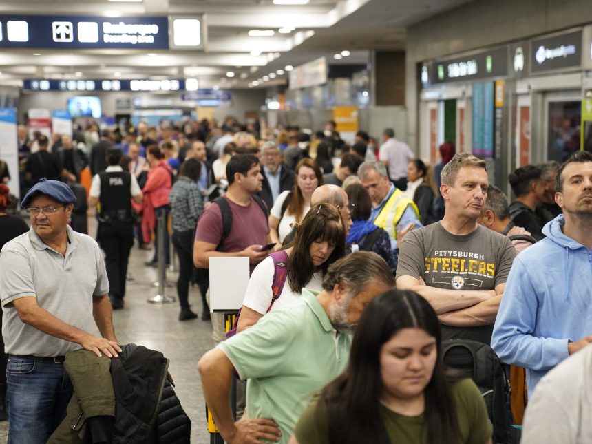 Paro en Aeroparque: Bullrich denuncia al gremio y a Intercargo