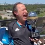 Guillermo Francella enloquece a hinchas de Racing con su saludo