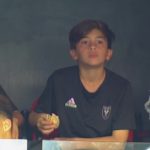 Thiago Messi celebra la victoria de Newell’s con amigos y fútbol