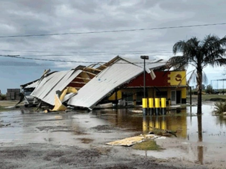 Tornado en Córdoba: Tormenta devastadora deja pueblo a oscuras