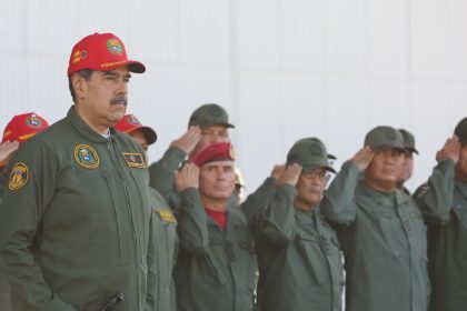 Maduro honra a funcionarios sancionados por fraude y violaciones