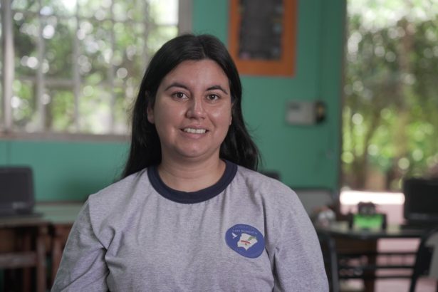 Docente transforma escuelas rurales con taller de computación