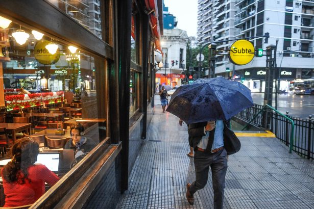 Alerta en Buenos Aires: Tormenta y viento azotan el país