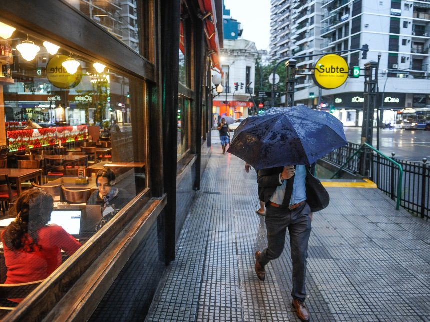 Alerta en Buenos Aires: Tormenta y viento azotan el país