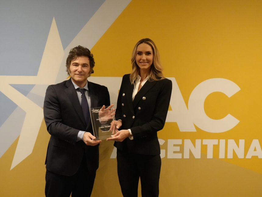 Javier Milei se mostró con Lara Trump y los oradores de la conferencia conservadora que cerrará este miércoles