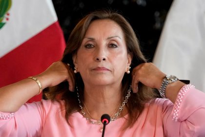 Polémica en Perú por una cirugía en la nariz de la presidenta: aseguran que se la hizo a escondidas sin avisar al Parlamento
