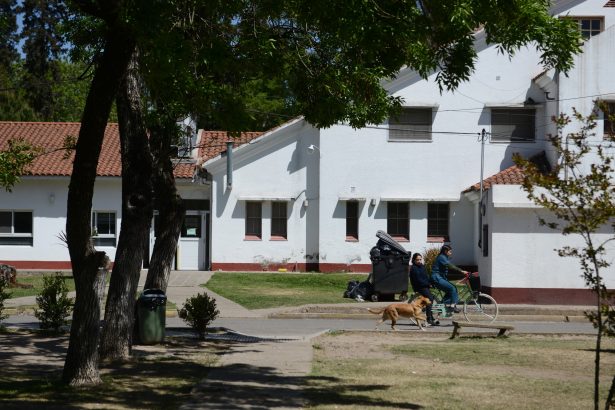 El director del último leprosario del país denunció por corrupción a su asociación de pacientes