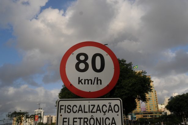 Vacaciones en Brasil y demoras en las patentes: confirman que solo sirven las chapas metálicas y el otro requisito que pide la policía