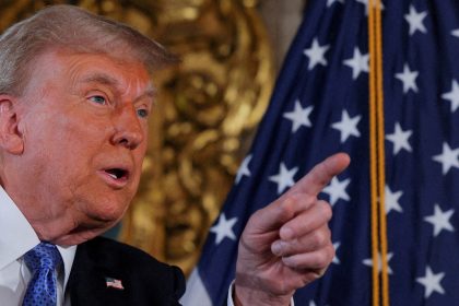 Donald Trump lanza ofensiva contra medios tras ola de demandas