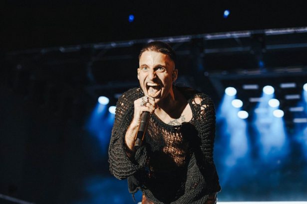 Wos sorprende con disco en vivo y documental: ¡Descubre todo aquí!