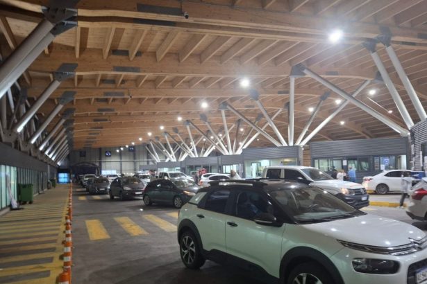 Diez horas de espera en la frontera: colas y autos a 1 km/h