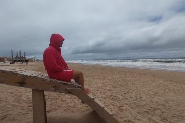 Punta del Este: Multitudes y mal clima desafían a los turistas