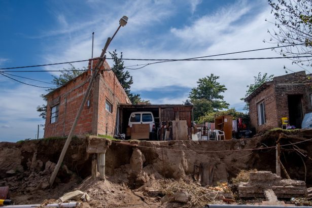 Impactante transformación: Calle de Bahía Blanca se vuelve barranco