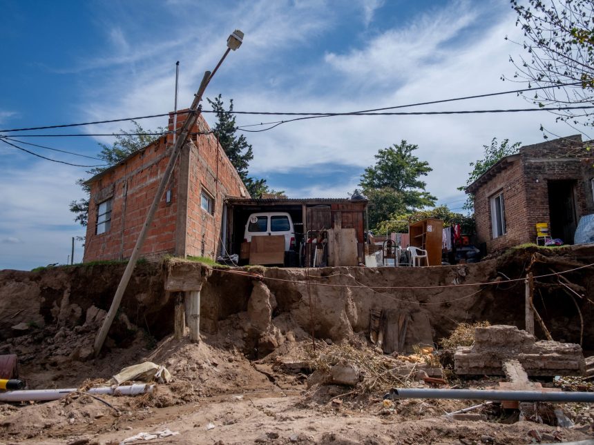 Impactante transformación: Calle de Bahía Blanca se vuelve barranco