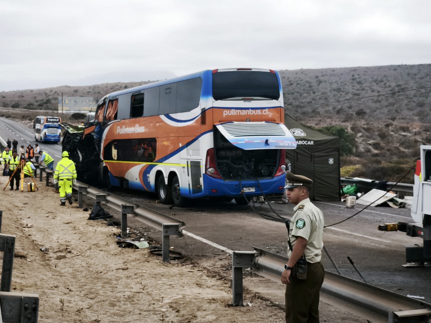 Trágico choque de colectivos en Chile: 6 muertos y muchos heridos
