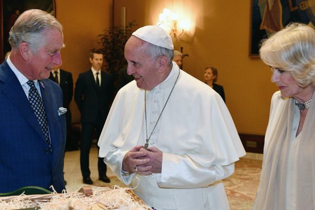 Francisco se reunirá con el rey Carlos III en el Vaticano el 8 de abril