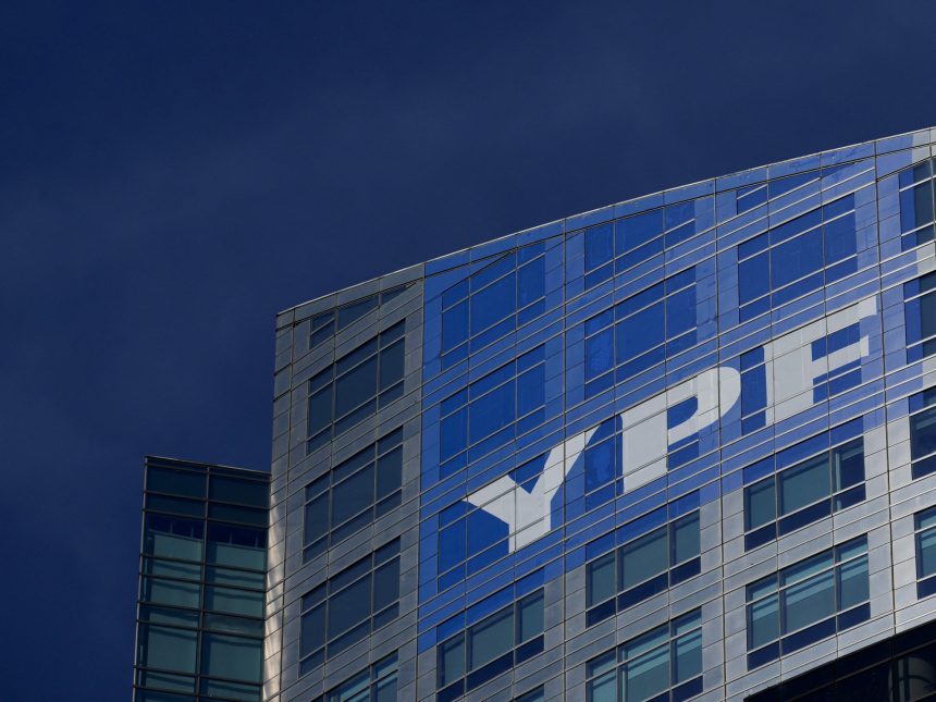 El Gobierno solicita investigar la nacionalización de YPF tras sanción a Kirchner