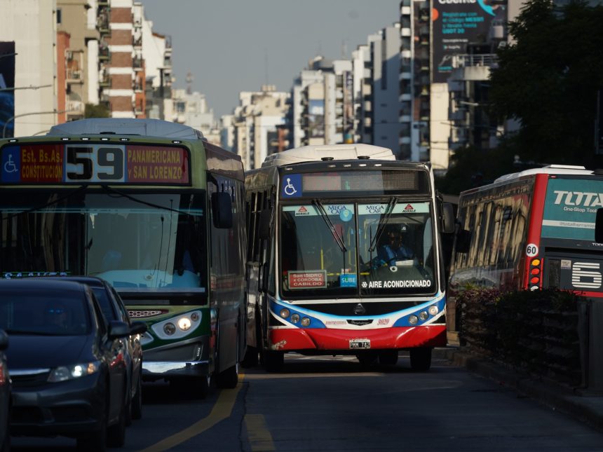 Paro de colectivos en puerta: UTA y Gobierno buscan solución urgente