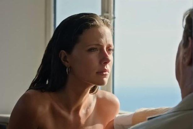 Parthenope: La Belleza que No Conquista, ni Gary Oldman lo Logra