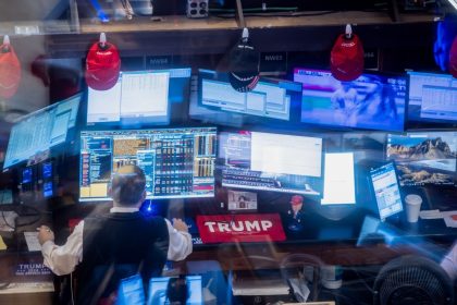 Impacto de los Aranceles de Trump: Wall Street Sufre Nuevas Caídas