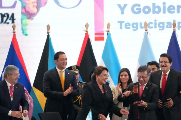 El Gobierno evita criticar a Trump y pierde apoyo en Malvinas