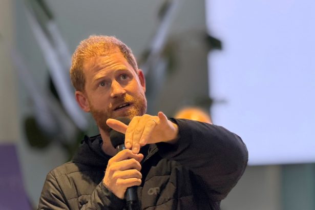 El príncipe Harry sorprende en Ucrania y eclipsa aniversario real