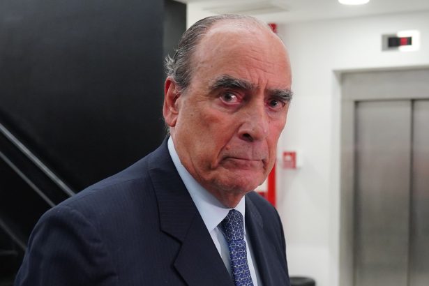 El Gobierno minimiza la devaluación y se burla de Cristina Kirchner