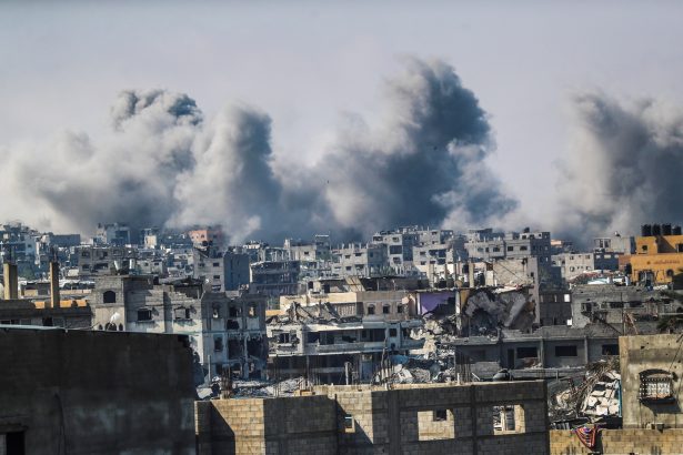 Israel reconoce error tras muerte de 15 médicos palestinos y destituye a oficial