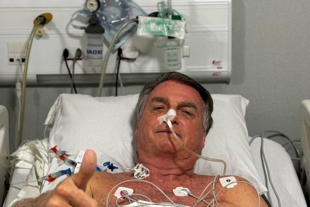 Jair Bolsonaro: Una semana tras la cirugía, sigue hospitalizado