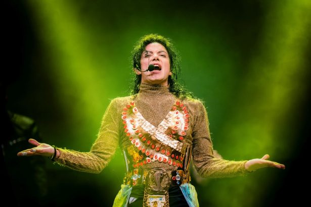 Sergio Cortés: El Doble de Michael Jackson que Triunfa en el Escenario