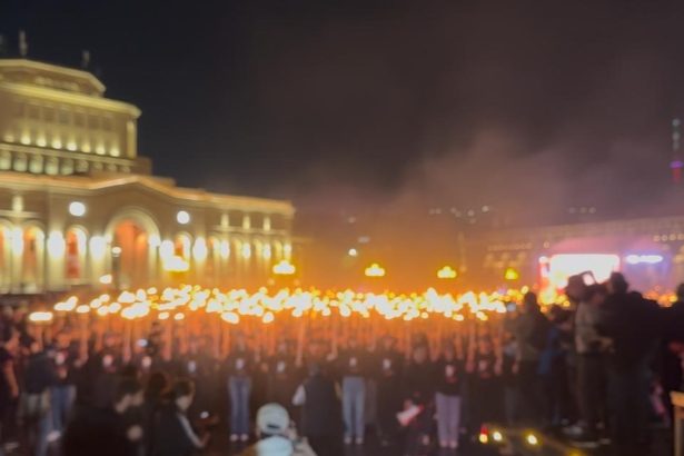Marcha de las Antorchas: Jóvenes armenios exigen justicia a 110 años del genocidio