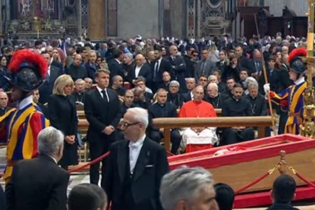 Emmanuel Macron y el Papa: Un gesto que sacude la laicidad en Francia