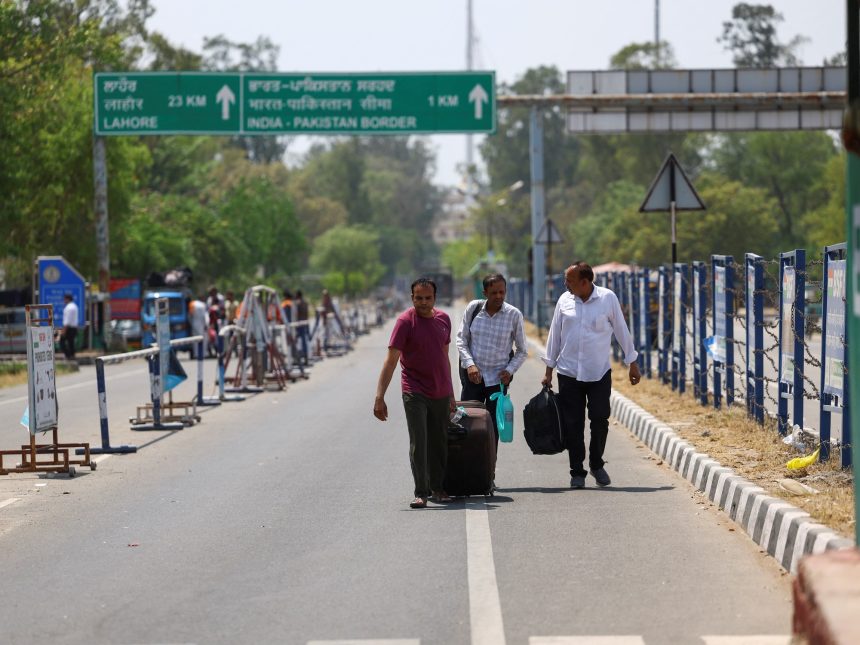 Crece la Tensión en la Frontera India-Pakistán: Éxodo y Conflicto