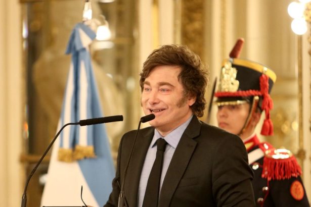 Javier Milei deslumbra en el funeral del Papa Francisco: ¡Magia en su rostro!
