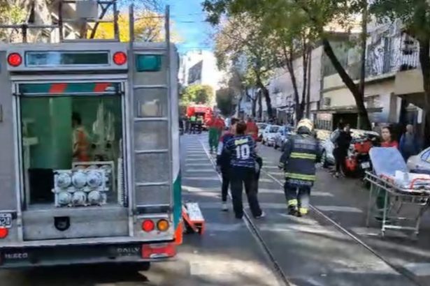 Incendio en Caballito: 14 evacuados y gran operativo del SAME