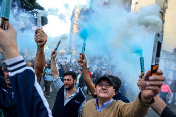CGT cierra su marcha con cumbre clave entre Kicillof y Cristina