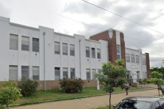 Agresión en La Plata: Director escolar hospitalizado tras ataque de padre
