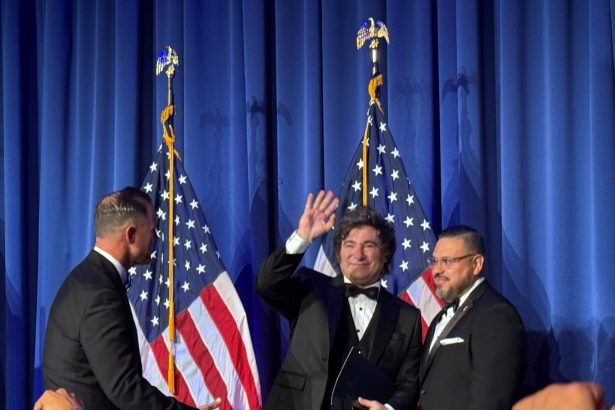 Milei en Mar-a-Lago: ¿Por qué se fue antes de ver a Trump?