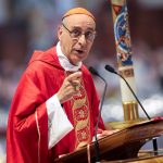 Clérigo defiende al Papa Francisco ante cardenales en Argentina
