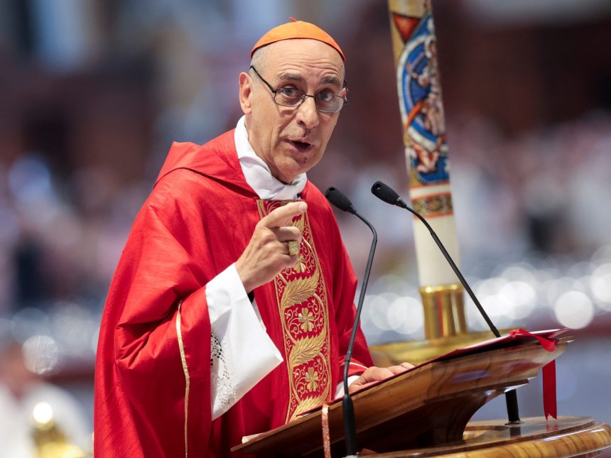 Clérigo defiende al Papa Francisco ante cardenales en Argentina