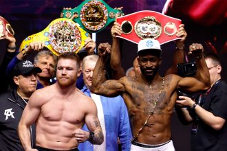 Saúl Canelo Álvarez desafía a rival argentino en Riad: ¡A las 6 AM!